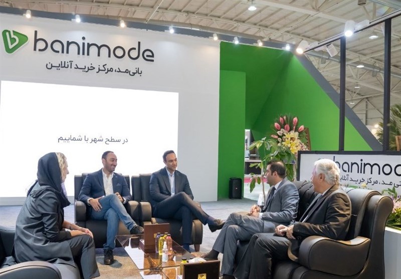 چیدمان پوشاک و پارچه از تأمین‌کنندگان بانی‌مد